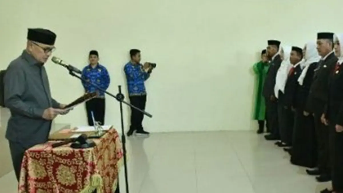 Pelantikan dan pengambilan sumpah jabatan dipimpin langsung Bupati Pohuwato, Saipul A. Mbuinga, di Ruang Rapat Gunung Pani, Kantor Bupati Pohuwato.(F:Prokopim)
