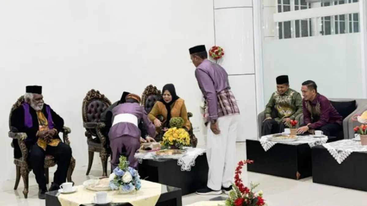 Rangkaian penyambutan tamu kehormatan dalam kegiatan Pekan Nasional (PENAS) XVII Petani dan Nelayan di Gorontalo diwarnai dengan prosesi adat penuh makna..(F:Dinas Perikanan dan kelautan)