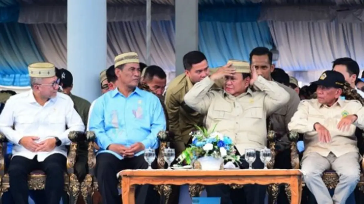 Ketua KNTA bersama Prsiden Prabowo dan Menteri Pertanian dalam acara puncak PENAS KTNA di Gorontalo (F;istimewa)