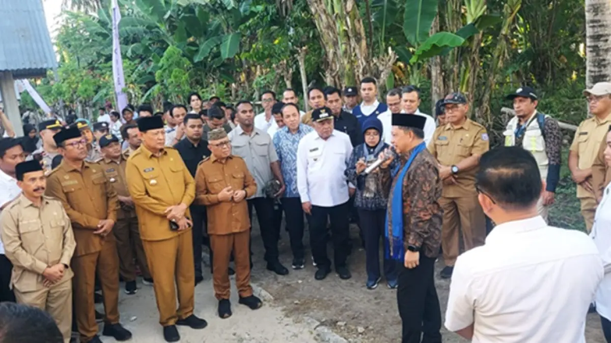 Menteri Dalam Negeri (Mendagri) Tito Karnavian saat bedah rumah di Desa Pone, Kecamatan Limboto, Kabupaten Gorontalo, Selasa 23/6/2026). (Foto : Istimewa)