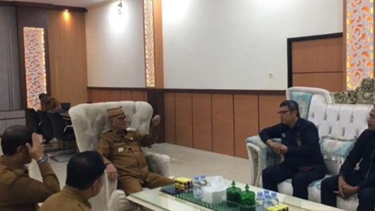 Pertemuan antara Ketua Pengadilan Agama Suwawa, Makbul Bakari, dan Bupati Bone Bolango, Ismet Mile, Selasa (23/6/2026).(F:Indra-DKmfo)
