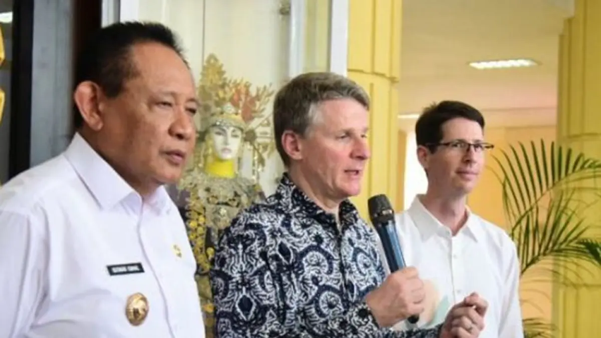 Dubes Australia Rod Brazier didampingi Gubernur Gorontalo Gusnar Ismail saat berkunjung ke Gorontalo beberapa waktu lalu terkait Program SKALA.(F:DKmfotik)
