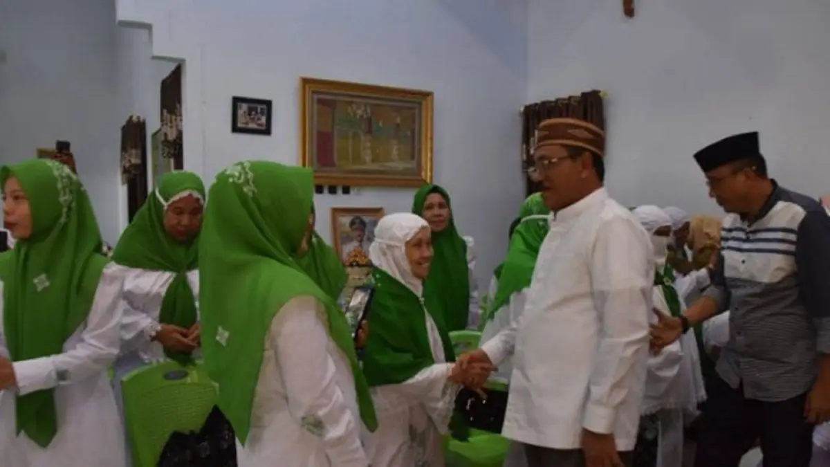 Pemerintah Kabupaten Boalemo menggelar doa bersama untuk menyambut kepulangan jamaah haji tahun 2026. Kegiatan tersebut dihadiri langsung oleh Bupati Boalemo, Rum Pagau, Wakil Bupati Lahmudin Hambali, unsur Forkopimda.(F:Prokopim)