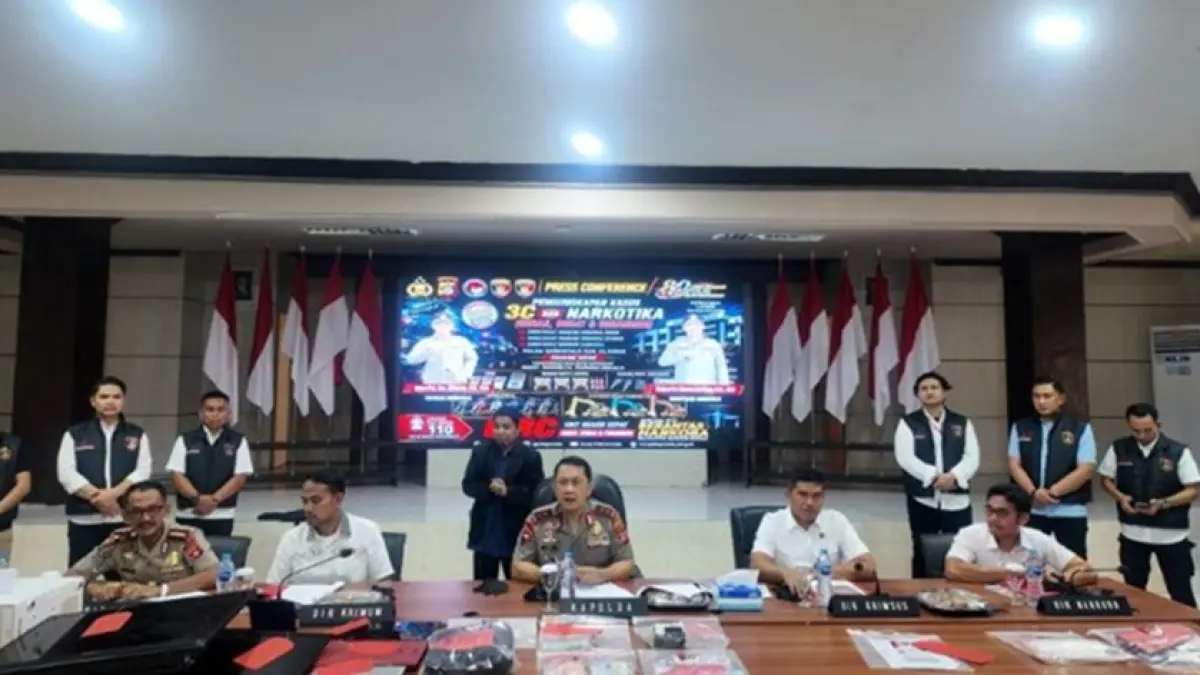 Press release yang dipimpin langsung Kapolda Gorontalo, Widodo, jajaran kepolisian membeberkan sejumlah keberhasilan pengungkapan kasus kriminalitas yang meliputi tindak pidana pencurian, penyalahgunaan narkotika, hingga pertambangan tanpa izin.(F:Hms-Pol)