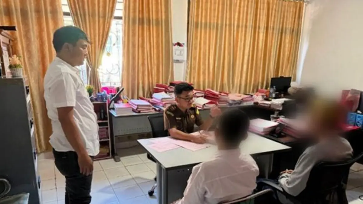 Proses pelimpahan kasus tambang ilegal dari keplisian kepada Kejaksaan.(F:Hms-pol)