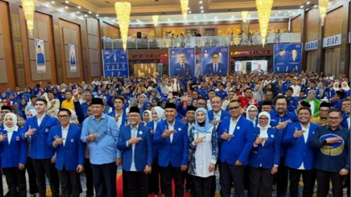 Ketua Umum DPP PAN Zulkifli Hasan melantik pengurus DPW dan DPD PAN se Provinsi Gorontalo (F:Istimewa)
