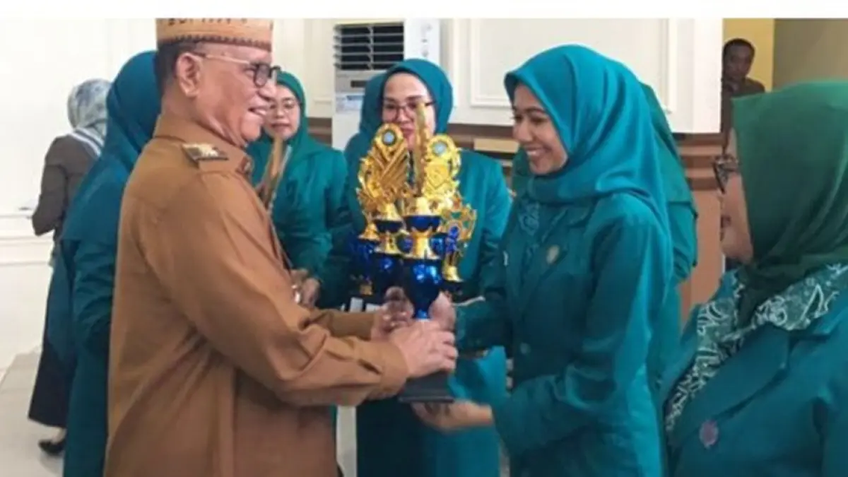 Bupati Bone Bolango, Ismet Mile,menghadri Puncak Hari Kesatuan Gerak (HKG) PKK ke-54 Tingkat Kabupaten Bone Bolango yang digelar di Aula BPMP Provinsi Gorontalo.(F:Diskmfo)