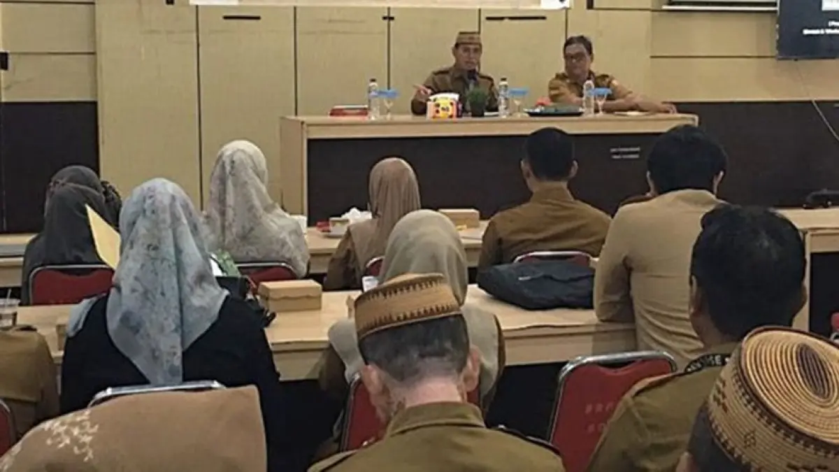 Sekda Iwan saat membuka Bimbingan Teknis dan Workshop Penyusunan Inovasi Daerah di Aula Tolopani Bappeda Litbang Bone Bolango.(F:Diskmfo)