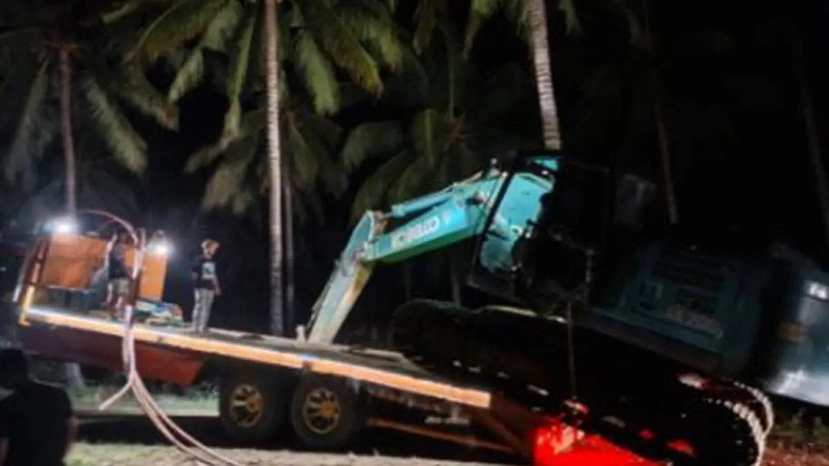 Pengamanan alat berat tidak berjalan mulus. Excavator yang ditemukan di lokasi 
mengalami kerusakan pada sistem penggeraknya sehingga sempat menghambat proses evakuasi. (F:Hms-Pol)
