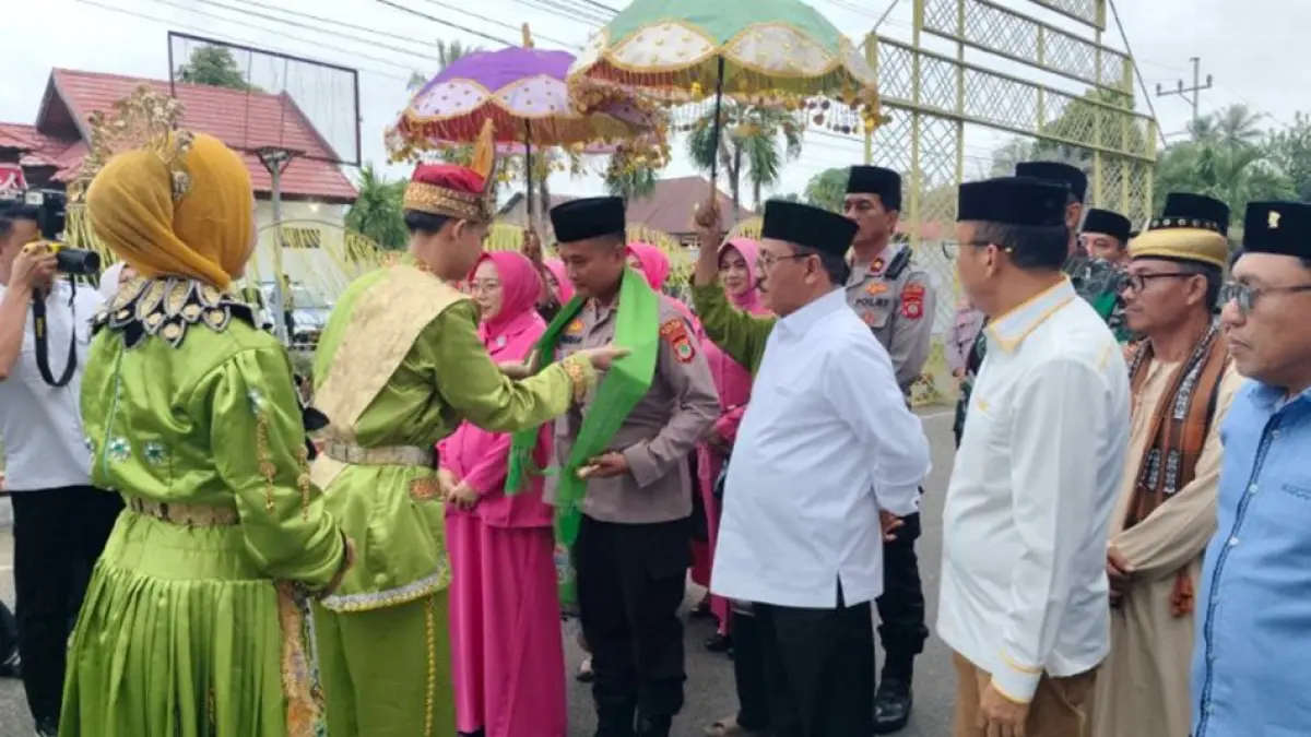 Bupati Boalemo Drs. Rum Pagau, Wakil Bupati Lahmudin Hambali, serta unsur Forkopimda hadir langsung menyambut kedatangan AKBP Firman Taufik beserta keluarga.(F:Diskmfo)