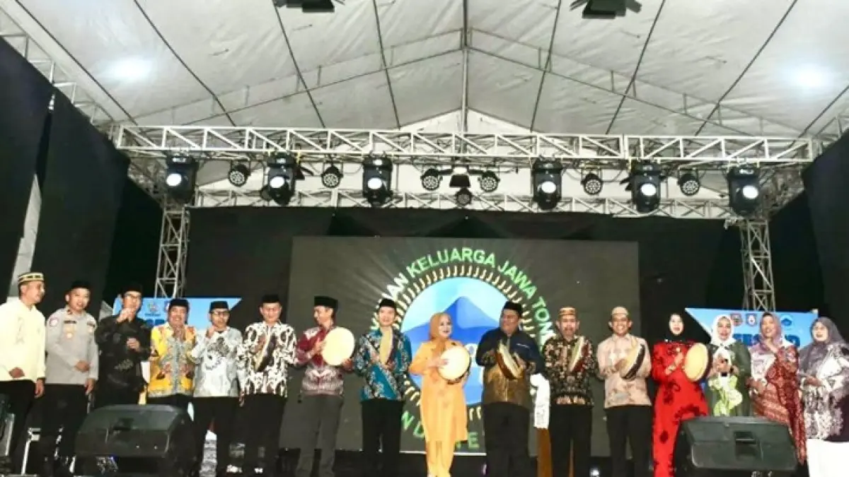 Sekretaris Daerah Kabupaten Gorontalo, Sugondo Makmur, saat menghadiri pembukaan Festival Seni dan Budaya Jaton yang dibuka Wakil Gubernur Gorontalo, Idah Syahidah Rusli Habibie.(F:Diskmfo)