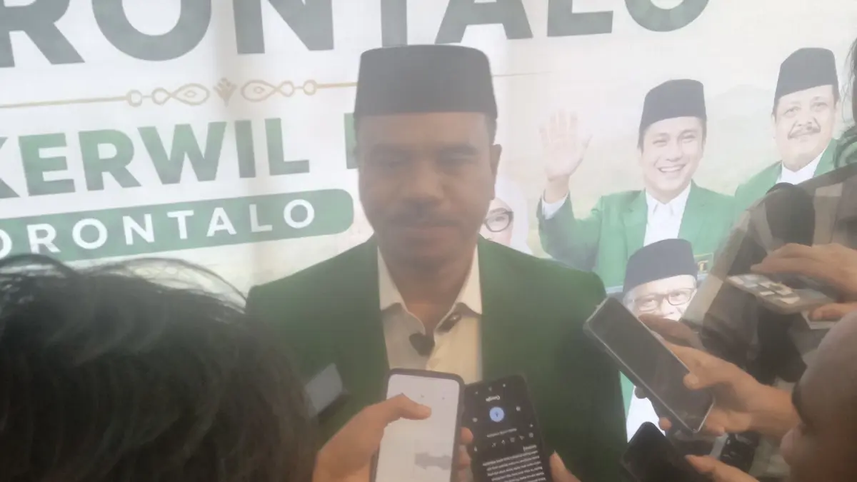 Usman Tahir Rajak kini dipercaya memimpin Dewan Pimpinan Cabang (DPC) PPP Kabupaten Gorontalo setelah menerima Surat Keputusan (SK) kepengurusan dari Ketua DPW PPP Provinsi Gorontalo, Ismet Mile, dalam pelantikan pengurus DPC PPP se-Provinsi Gorontalo, Minggu (12/7/2026).