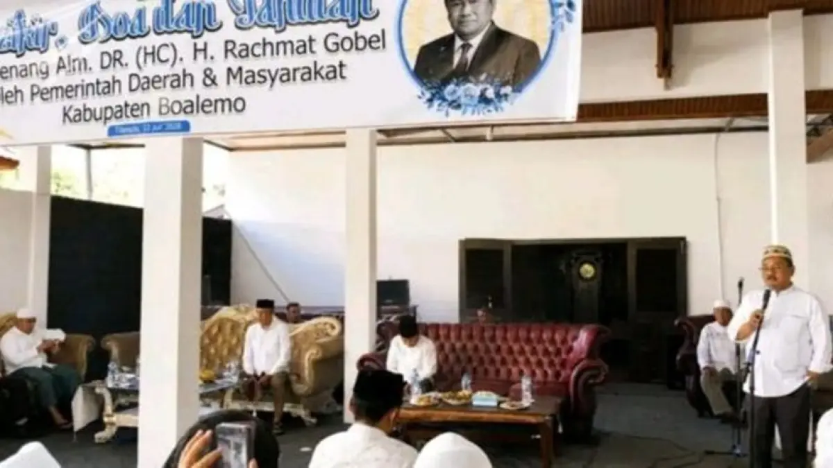 Sebagai bentuk penghormatan kepada salah satu putra terbaik daerah, Pemerintah Kabupaten Boalemo bersama masyarakat menggelar dzikir, doa, dan tahlilan. (F:Diskminfo)