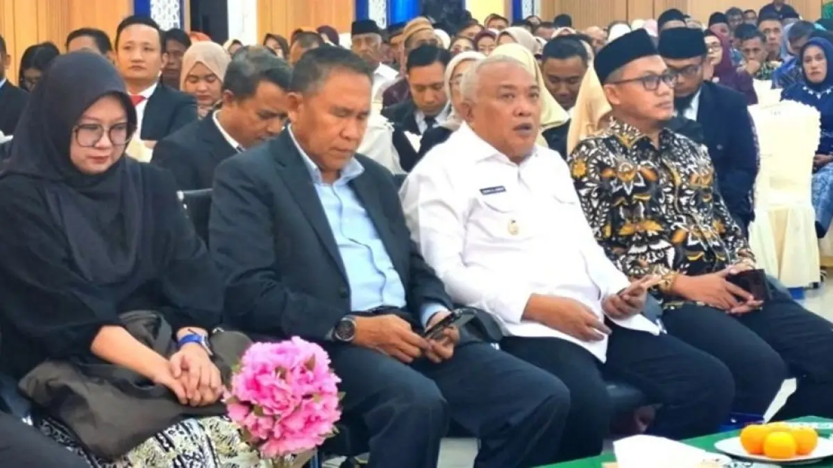 Wakil Bupati Gorontalo, Tonny S. Junus, saat menghadiri Resepsi Milad ke-18 dan Sidang Senat Terbuka Program Sarjana, Profesi, dan Magister Universitas Muhammadiyah Gorontalo (UMGO).(F:Diskominfo)