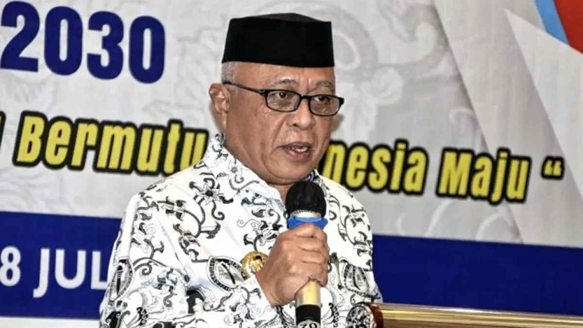 Bupati Gorontalo H. Sofyan Puhi saat membuka Konferensi Kerja (Konkerkab) I PGRI Kabupaten Gorontalo Masa Bakti 2025–2030 di Grand Q Hotel Gorontalo.(F:Diskmfo)