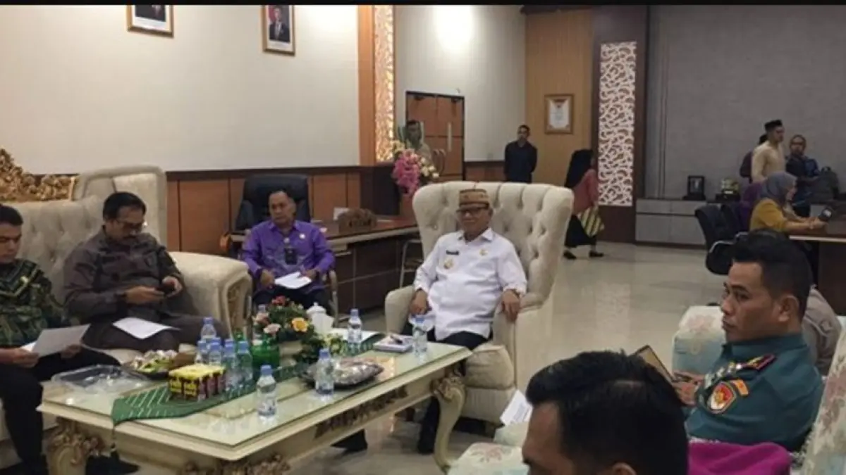 Kondisi tersebut diungkapkan Bupati Bone Bolango, Ismet Mile, saat memimpin Rapat 
Forkopimda di Ruang Kerja Bupati.(F: Indra-DisKmfo)