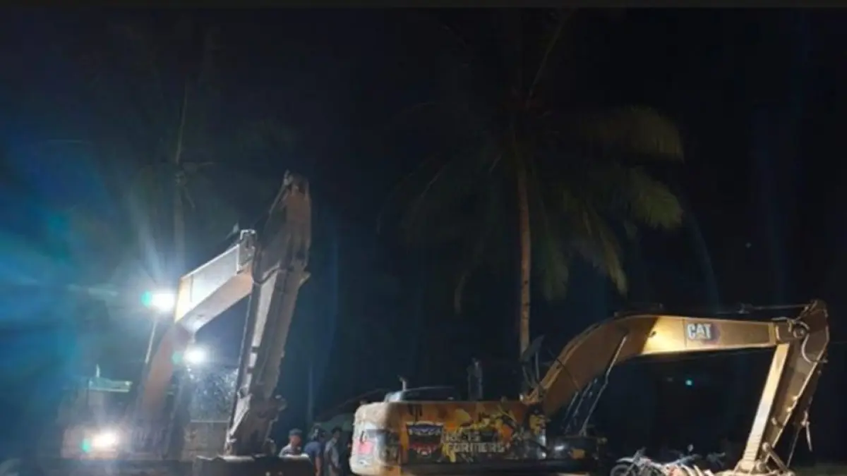 operasi yang digelar di Desa Karya Baru, Kecamatan Dengilo, Satreskrim Polres  Pohuwato berhasil mengamankan dua unit alat berat jenis excavator yang diduga digunakan untuk aktivitas pertambangan emas.(F:Hms-Pol)