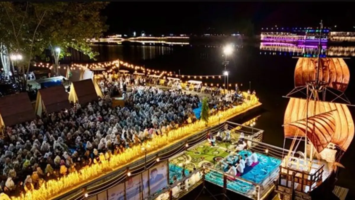  Ratusan warga memadati kawasan Danau Perintis, Suwawa, untuk mengikuti Yasinan, Zikir, 
dan Doa Bersama.(F:Diskmfo)