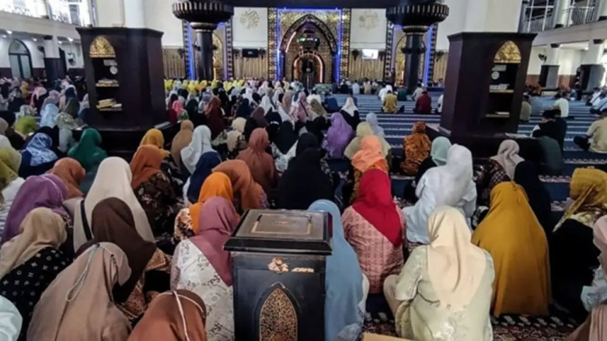 Sebagai bentuk penghormatan dan doa, Pemerintah Kabupaten Gorontalo menggelar tahlilan, doa bersama, serta tadarus Al-Qur’an di Rumah Jabatan Bupati Gorontalo.(F:Diskmfo)
