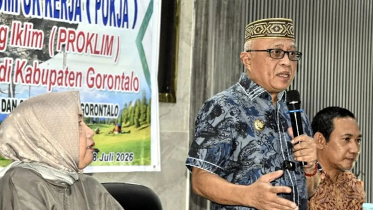 Bupati Gorontalo Sofyan Puhi saat membuka pembentukan Pokja ProKlim, Sabtu (18/7), di meeting room Lu’as Resto, Limboto.(F:Diskmfo)