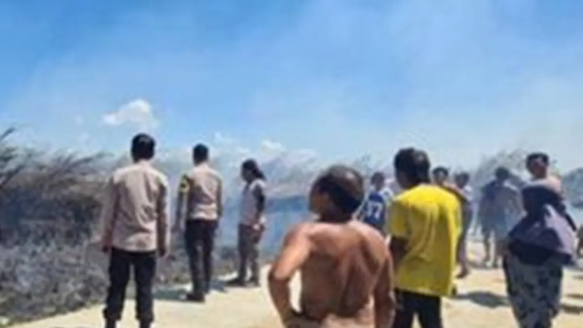 Suasana warga yang panik karena kebakaran nyaris masuk pemukiman warga (F:Hms-Pol)