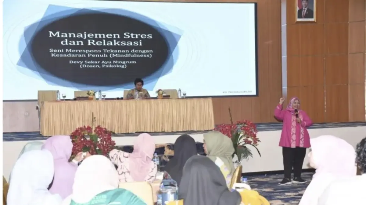 Tenaga kependidikan Universitas Negeri Gorontalo (UNG) dibekali keterampilan manajemen stres dalam upaya mewujudkan lingkungan kerja yang sehat dan produktif. ANTARA/HO-UNG