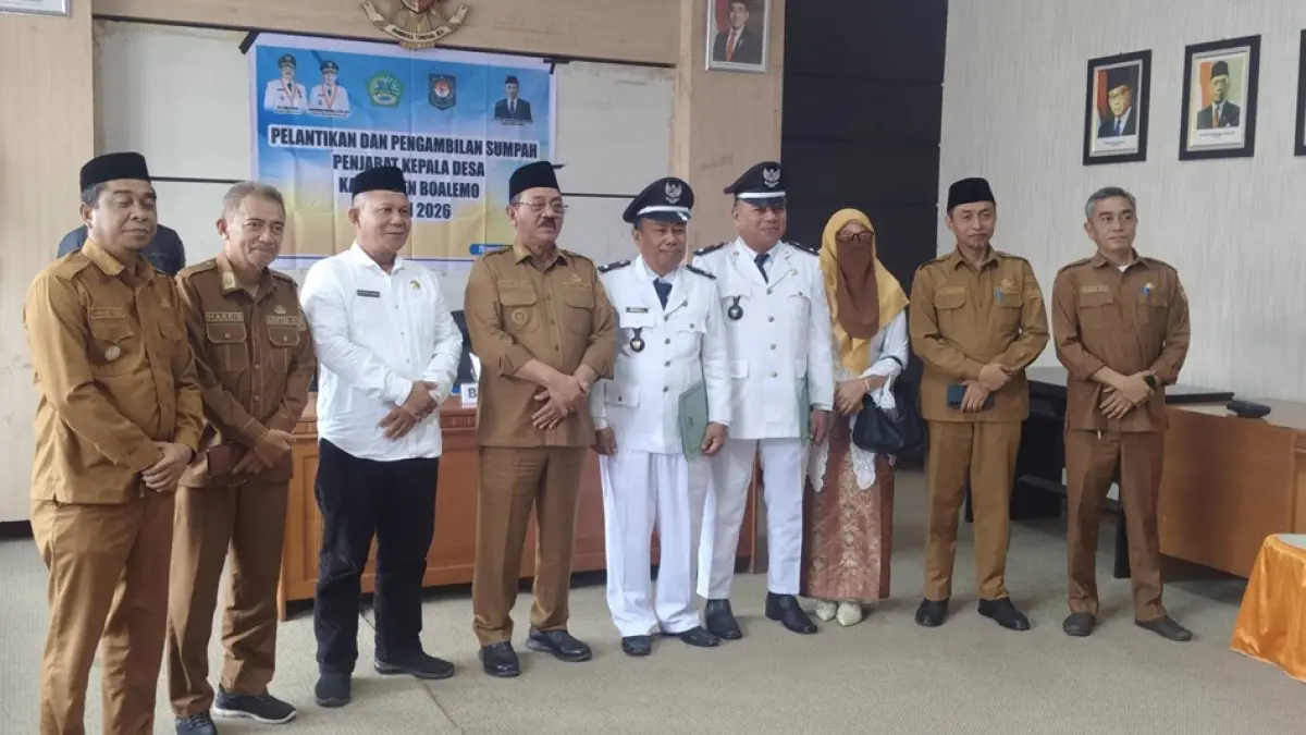 Bupati Boalemo Rum Pagau melantik Penjabat Kepala Desa Mustika dan Penjabat Kepala Desa Saripi di Ruang Vicon Kantor Bupati Boalemo.(F:Diskmfo)
