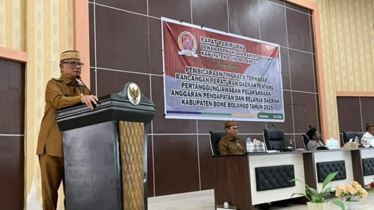 Bupati Ismet Mile menyampaikan apresiasi kepada pimpinan dan seluruh fraksi DPRD yang telah memberikan pandangan, kritik, serta masukan(Foto:Diskominfo)
