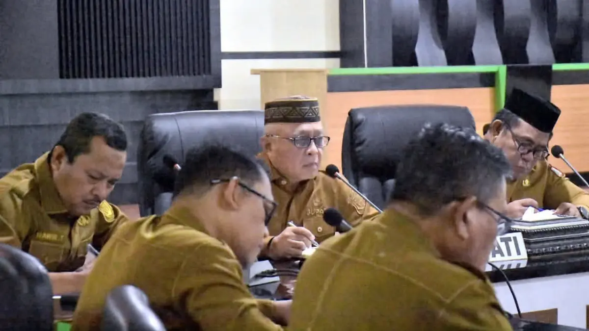 Rapat evaluasi   yang dipimpin  langsung  Bupati Sofyan Puhi (Diskinfo)