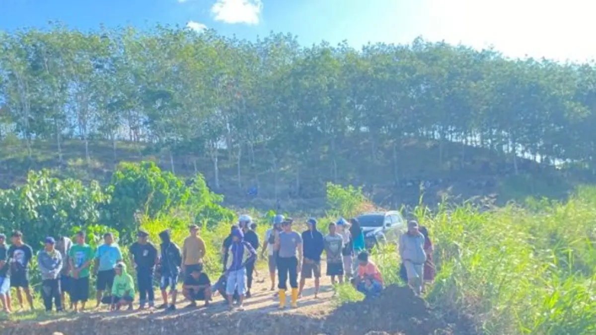 Kepolisian menggunakan bantuan unit anjing pelacak serta meminta dukungan pihak perusahaan mengerahkan excavator guna mempercepat pengeringan kolam yang menjadi salah satu titik pemeriksaan utama.(F:Hms-Pol)