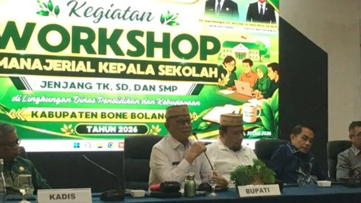 Bupati Ismet Mile saat membuka Workshop Manajerial Kepala Sekolah jenjang TK, SD, dan SMP di Grand Q Hotel, Kota Gorontalo.(F:Diskominfo)