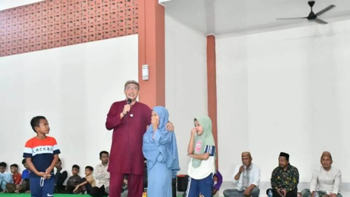 Wakil Bupati Boalemo Lahmuddin Hambali menyampaikan bahwa kehadiran sekolah tersebut merupakan bentuk komitmen pemerintah dalam menghadirkan pemerataan layanan pendidikan yang berkualitas bagi masyarakat.(F:Prokopim)