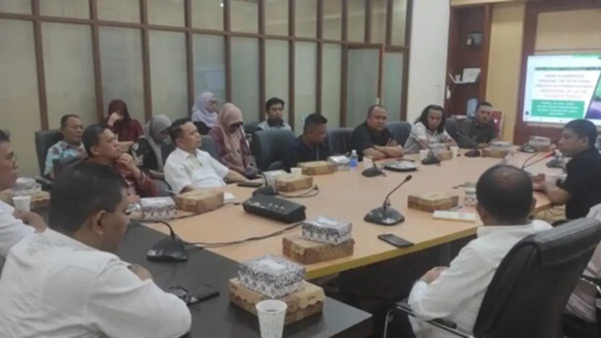 Rapat koordinasi perdana Tim Pelaksanaan Percepatan Pembangunan Infrastruktur Jalan Tulabolo–Pinogu yang dipimpin Sekretaris Daerah Bone Bolango, Iwan Mustapa.(F:Diskominfo)