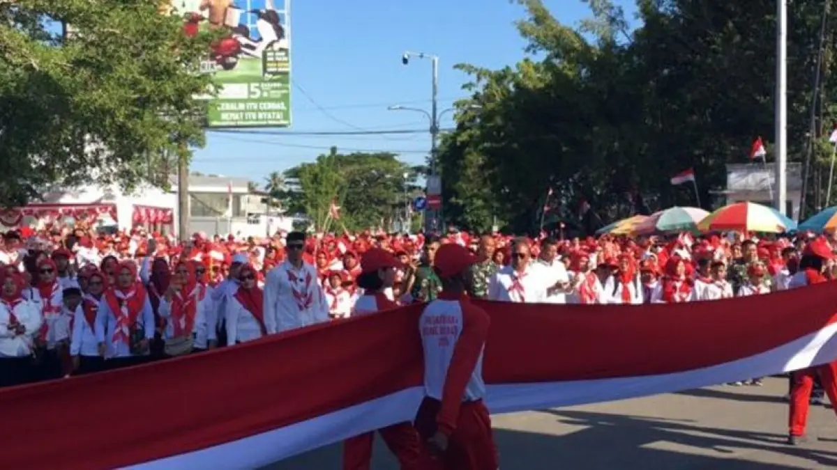 Pemerintah Kabupaten Bone Bolango mengawali rangkaian peringatan Hari Ulang Tahun ke-81 Kemerdekaan Republik Indonesia dengan menggelar apel pembagian sekaligus pembentangan Bendera Merah Putih sepanjang 50 meter di Kawasan Centerpoint Bone Bolango.(F:Diskominfo)