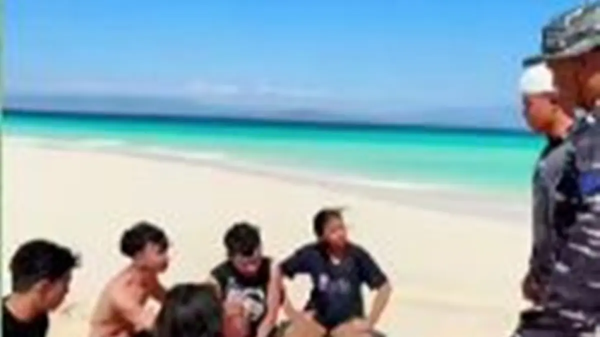  Evakuasi  korban agar dapat segera diselamatkan, namun salah satu korban tidak dapat diselamatkan.(F:isitimewa)
