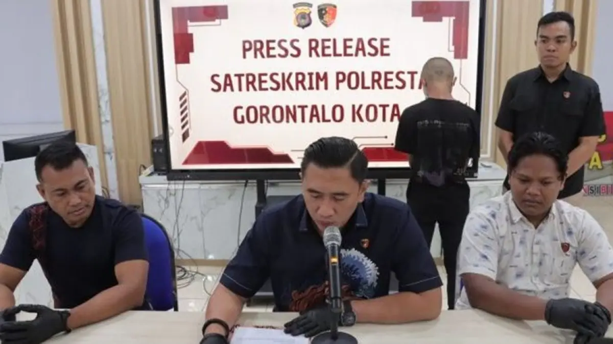Keterangan Pers Kasat Reskrim ungkap Tim URC bergerak melakukan penyelidikan serta pelacakan terhadap kendaraan yang hilang.Hasil penyelidikan mengarah ke wilayah Batudaa Pantai. Di kawasan itu, petugas berhasil menghentikan pelaku.(F:Hms-Pol) 