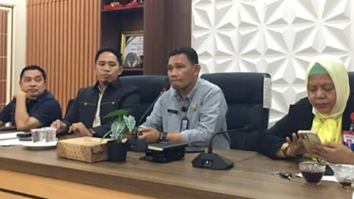 Tim Kuasa Hukum Pemda Bone Bolango saaat konference pers ungkap Kantongi Fakta, Gugatan Kades Toto Utara Siap dilawan.(F:istimewa )