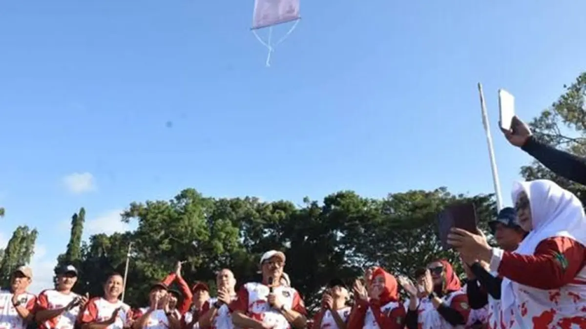 Bupati Boalemo, Rum Pagau, secara resmi mencanangkan seluruh rangkaian kegiatan peringatan HUT RI tingkat kabupaten yang dipusatkan di Lapangan Alun-alun Tilamuta.(F:Diskominfo)