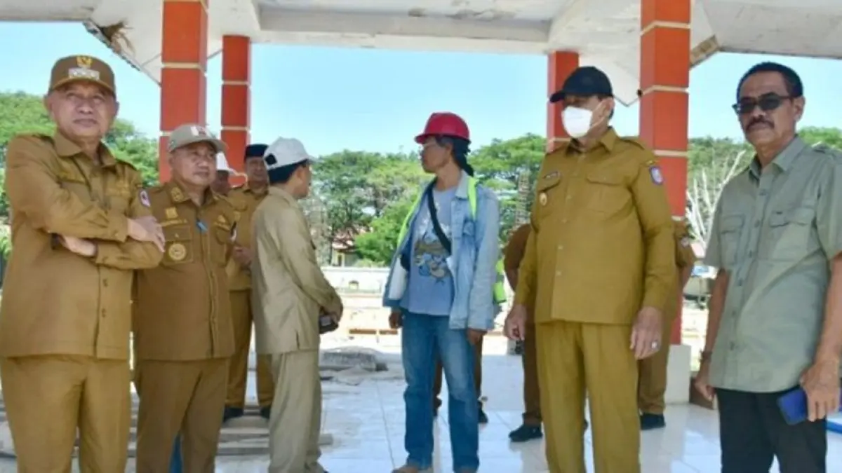 Didampingi Bupati Pohuwato, kunjungan langsung Gubernur Gorontalo, Gusnar Ismail, ke lokasi proyek saat melaksanakan agenda kerja di Kabupaten Pohuwato.(F:Prokpim)
