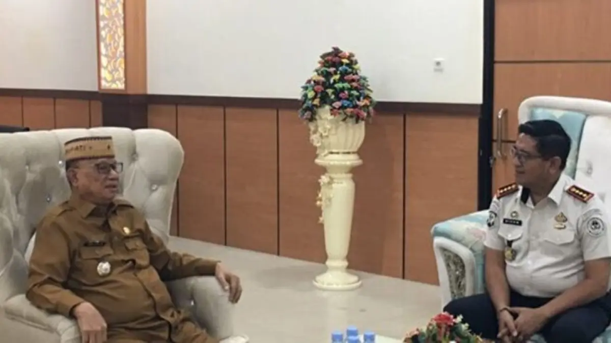 Kunjungan silaturahmi Kepala Lapas Kelas IIA Gorontalo, Junaidi Rison, kepada Bupati Bone Bolango, Ismet Mile di Ruang Kerja Bupati.(F.Indra/Diskominfo)