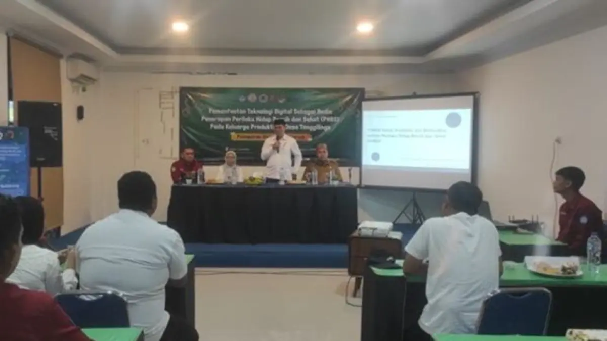 Sekda Bone Bolango, Iwan Mustapa, saat membuka kegiatan PHBS pada Keluarga Produktif di Desa Tanggilingo, Kecamatan Kabila, yang berlangsung di Hotel Toewawa. (F.Munifa)