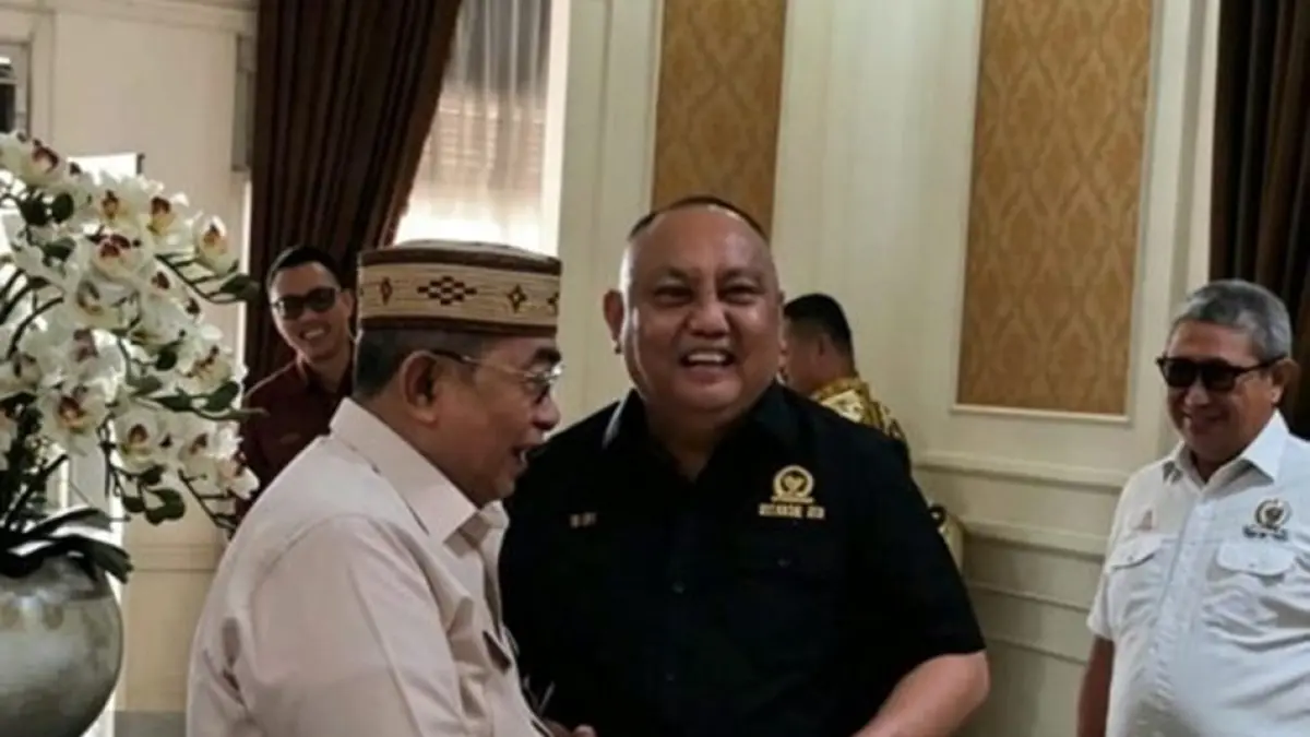 Pertemuan antara Wali Kota Gorontalo, Adhan Dambea, dengan Anggota DPR RI, Rusli Habibie, di Rumah Dinas Wali Kota Gorontalo, menjadi perhatian publik. (F:Istimewa)
