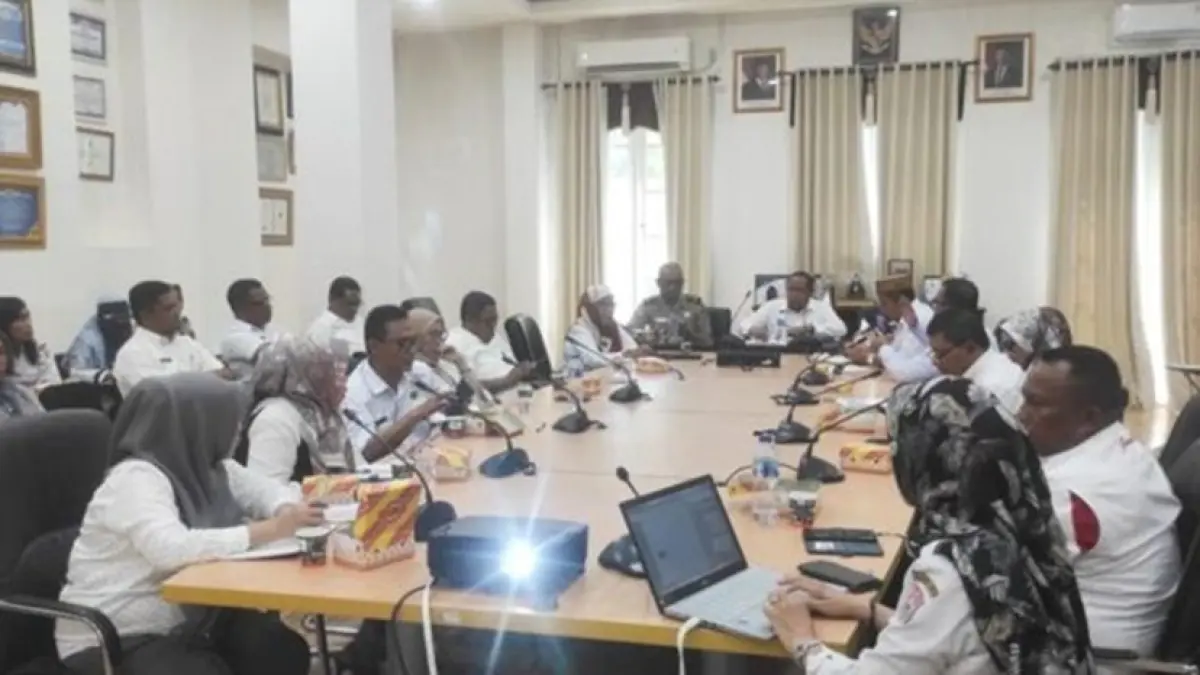 Rapat final check dipimpin Ketua Panitia HUT RI ke-81 Kabupaten Bone Bolango, Yusbar Ismail, memaastikan seluruh persiapan telah rampung.(F:Diskominfo)