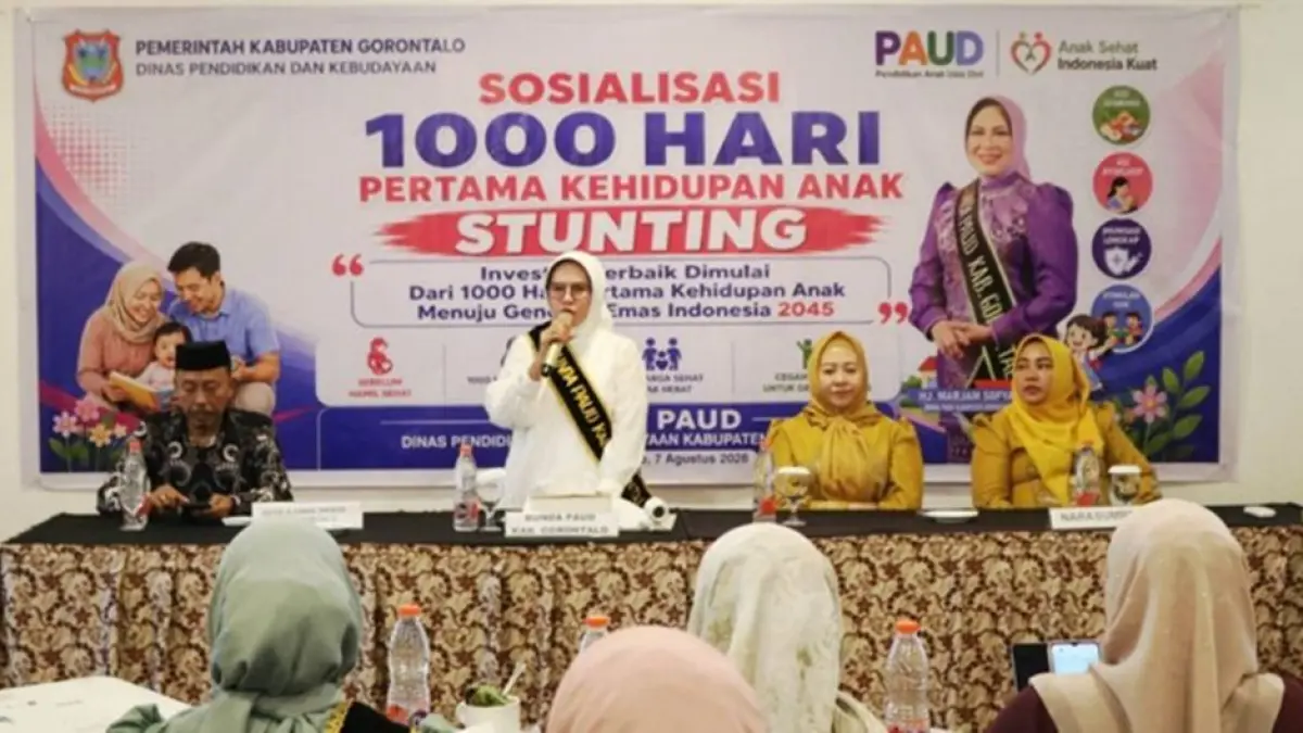 Bunda PAUD Kabupaten Gorontalo, Ny. Maryam Sofyan Puhi, saat membuka Sosialisasi 1.000 Hari Pertama Kehidupan Anak dan Pencegahan Stunting di Hotel Fox, Kota Gorontalo.(F:Diskominfo)