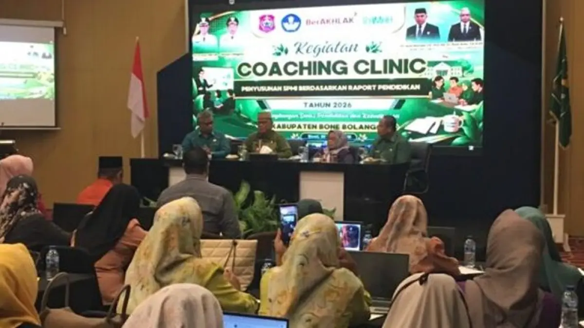 Bupati Ismet Mile saat membuka Coaching Clinic Penyusunan SPMI Berdasarkan Rapor Pendidikan Jenjang TK Tahun 2026 di Grand Q Hotel, Kota Gorontalo.(F:Diskominfo)
