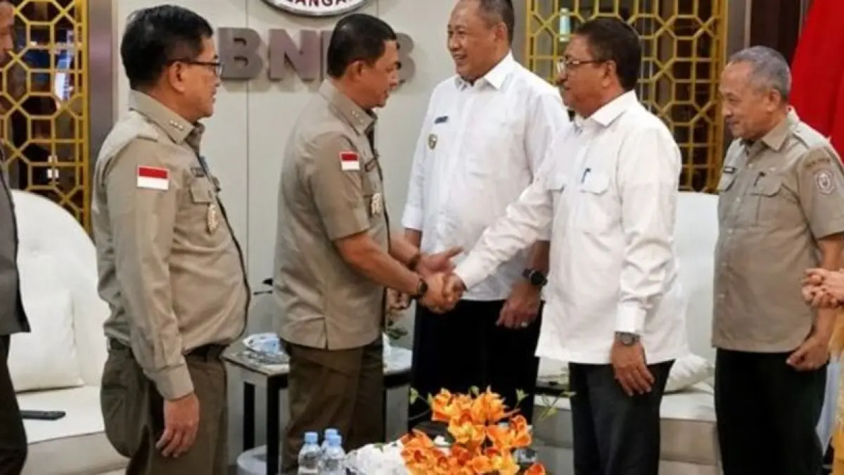 Bupati Boalemo Rum  Pagau mendampingi kunjungan Gubernur Gorontalo Gusnar Ismail ke BNPB.(F:Diskominfo)