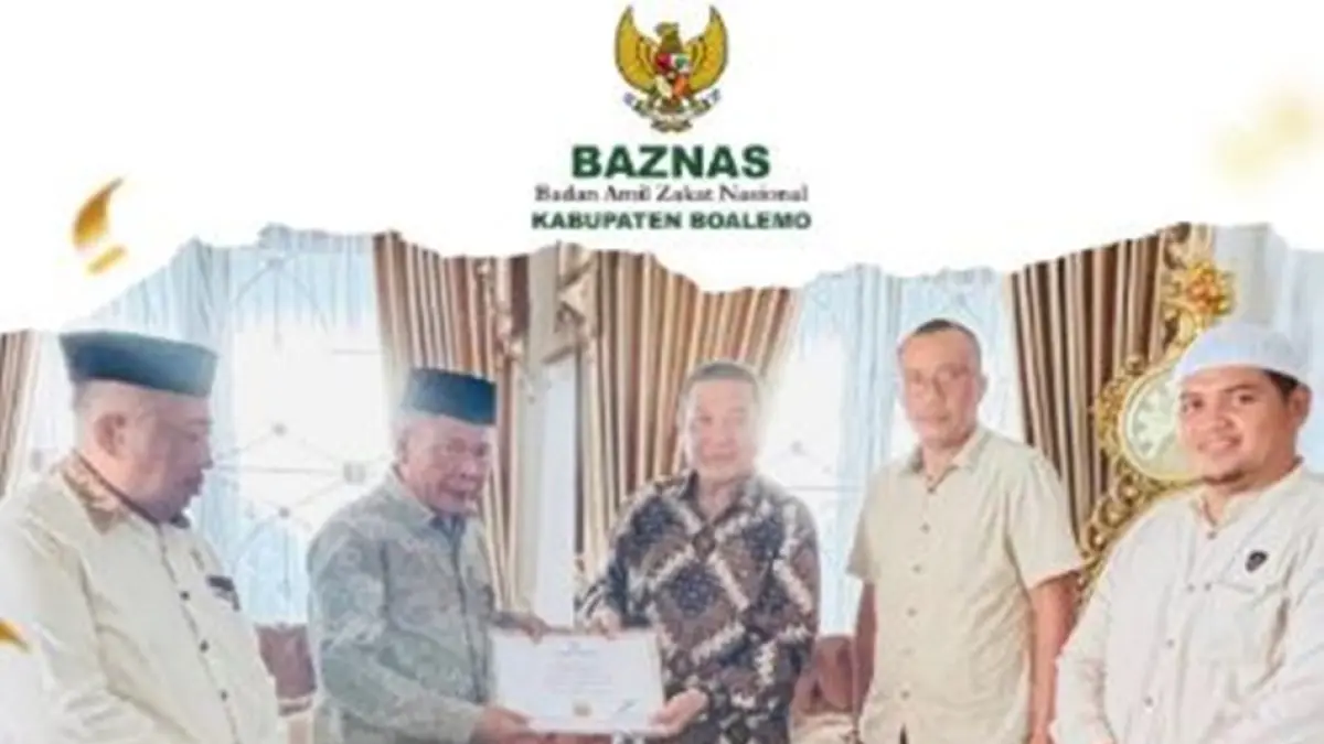 Penyerahan sertifikat audit itu disaksikan Wakil Bupati Boalemo Lahmuddin Hambali bersama Ketua MUI Boalemo Luqmanulhakim Abubakar.(F:Diskominfo)