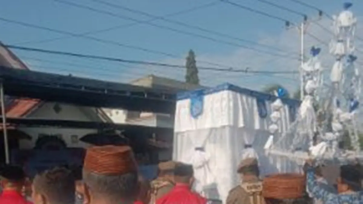 Prosesi pelepasan jenazah alamrhum Kepala Dinas Kominfo Bone Bolango  Udin Kuku.(F:Istimewa)