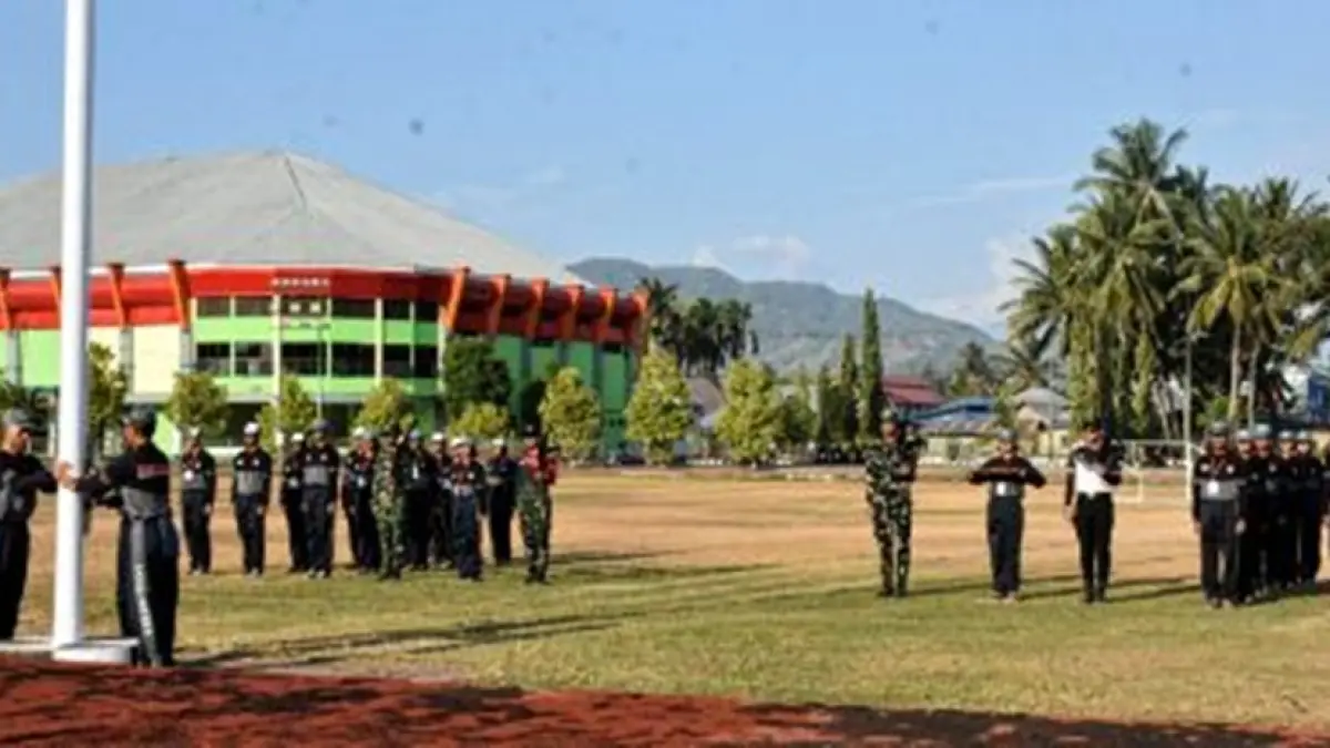 Bupati Sofyan mendatangi langsung lokasi pemusatan latihan Paskibraka Kabupaten Gorontalo di 
Sport Center Limboto.(F:Diskominfo)