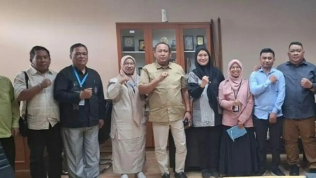 Kunjungan kerja Asisten II Bidang Ekonomi, Pembangunan dan SDA Bone Bolango, Yusbar Ismail, bersama Kepala Bappeda Litbang Bone Bolango, Sri Mulyani Lalijo, di  Kemendes.(F.Istimewa)
